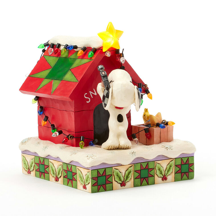 Enesco Jim Shore Peanuts Snoopy Decorating Doghouse Light-Up Figurine, 6.3"